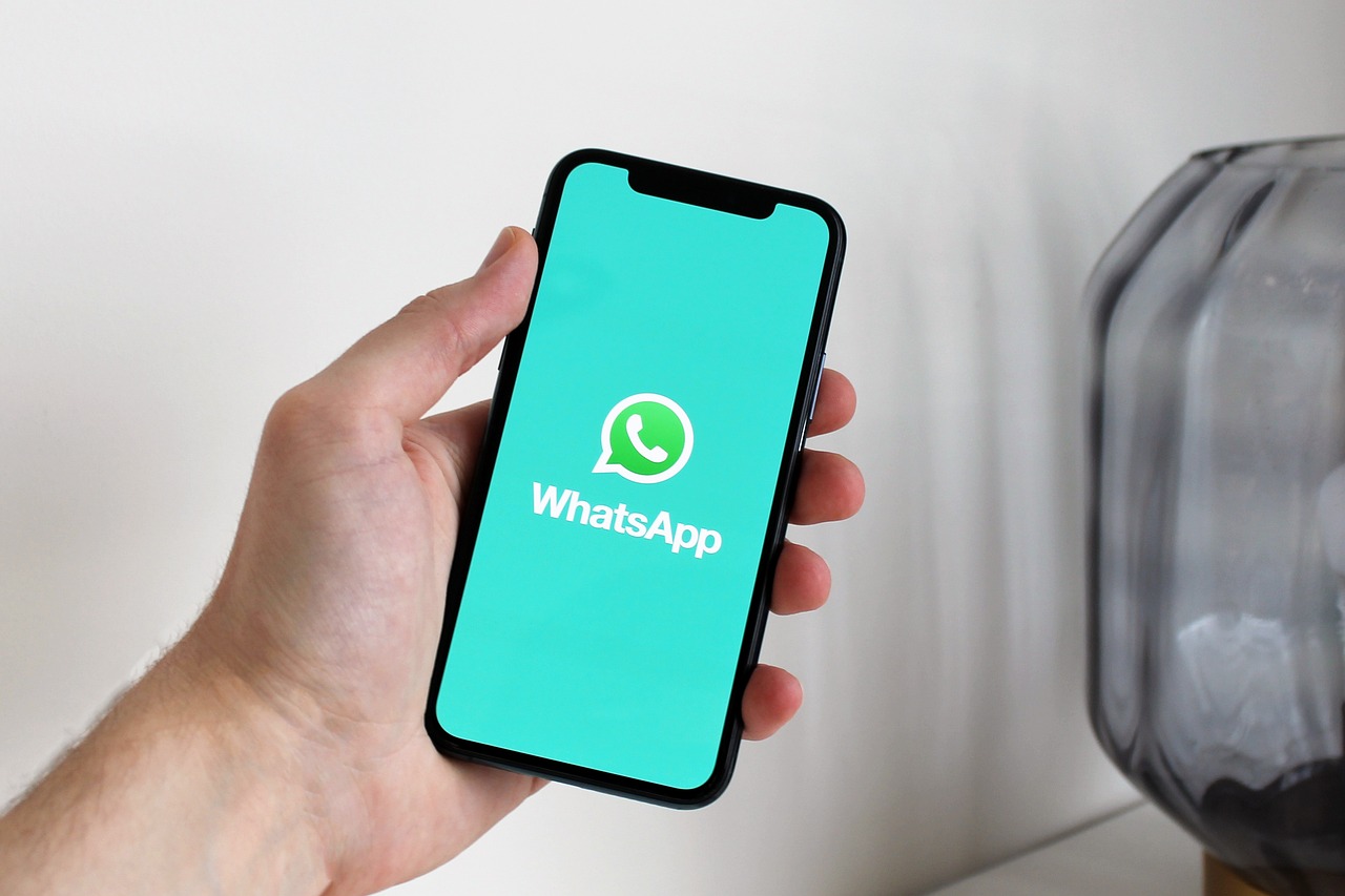 How To Track Someone On WhatsApp Without Them Knowing?